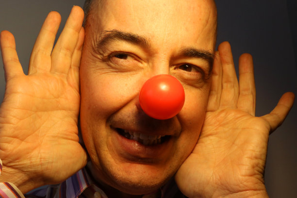 小丑脸和手图片下载