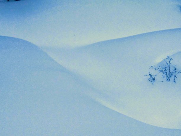 雪原蓝山图片下载