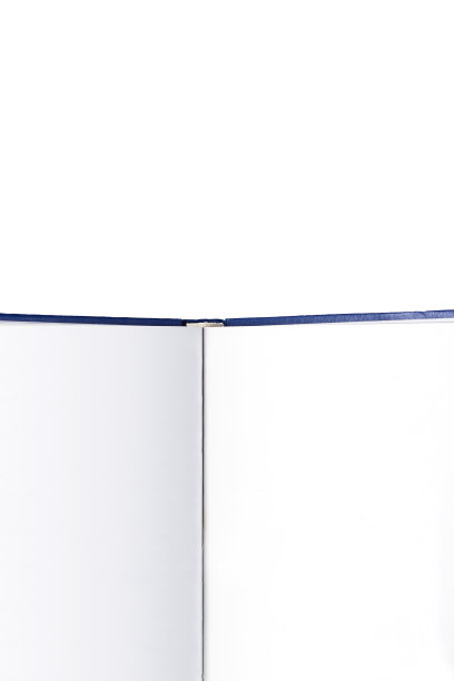 在白色背景上的一本空白书的特写图片下载