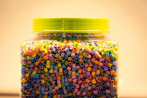 对婴儿使用多彩色塑料珍珠玩具图片下载