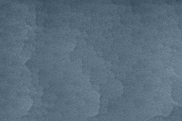 带有默认图案的金属板的粒状纹理图片下载