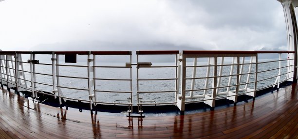 船甲板上图片下载