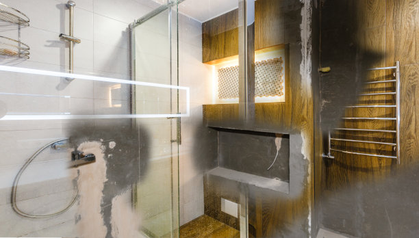 自定义主浴室照片与笔触设计图纸。图片下载