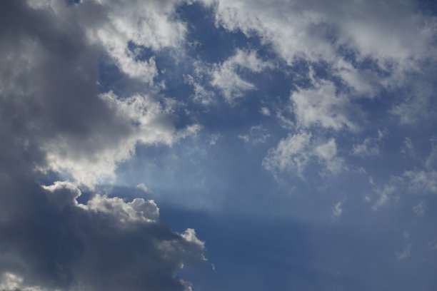 白云和蓝天图片下载