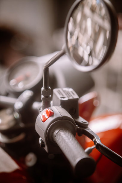 摩托车上的电子启动按钮图片下载