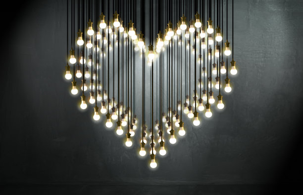 灯泡心，阁楼风格，情人节和爱情概念。图片下载