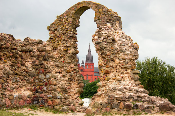 一座古老城堡的石制废墟图片下载