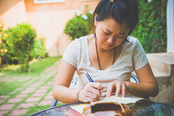 一个中国女人图片下载