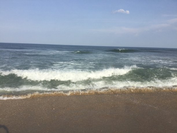 贝尔马尔海浪的撞击图片下载