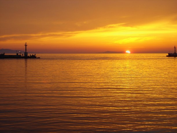 米科诺斯的金色日落图片下载