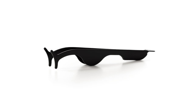 假睫毛镊子对孤立的白色背景图片下载