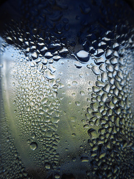 瓶子里的水有气泡图片下载