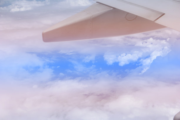 天空的粉红色和蓝色。天空抽象背景。从飞机上拍摄的高角度照片。甜淡的客人图片下载