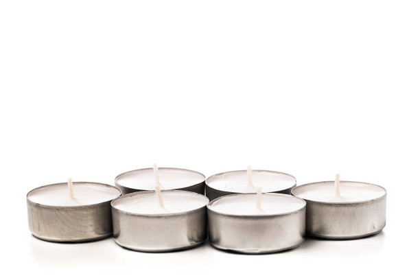 茶灯孤立在白色图片下载