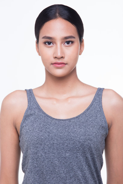 亚洲女人化妆后的发型图片下载