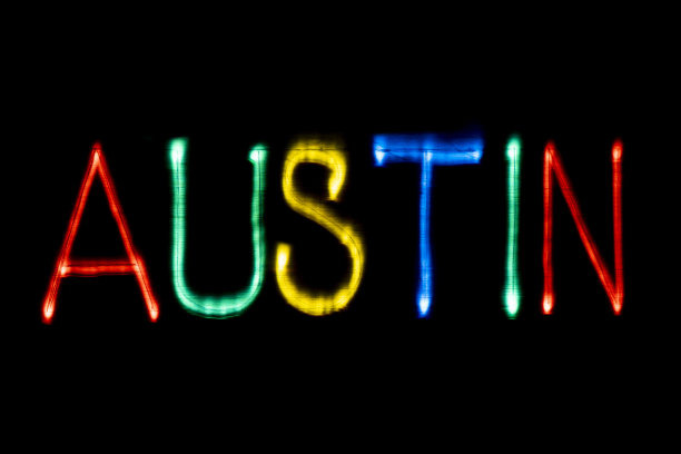 光绘。城市的名字。奥斯丁。蓝色，黄色，绿色和红色。图片下载