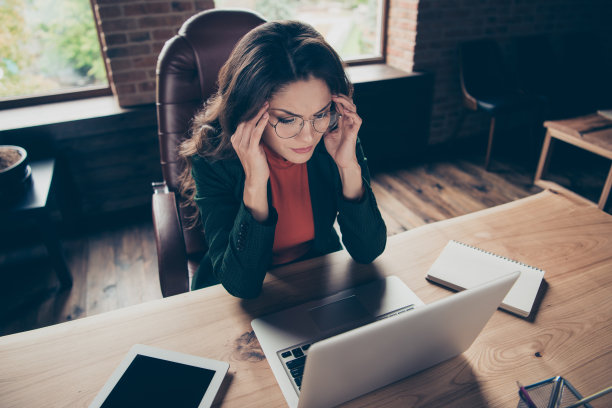 近距离的照片，迷人的中年美女她的业务图片下载