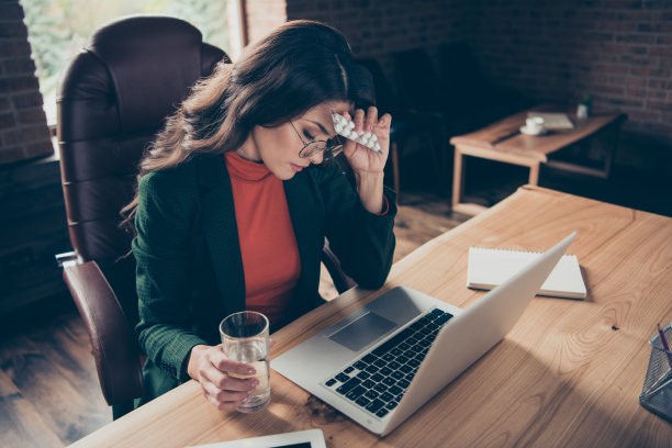 近距离的照片，迷人的中年美女她的业务图片下载