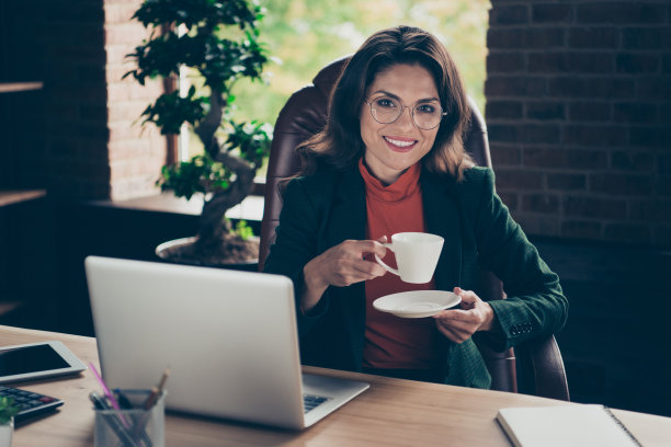 近距离的照片惊人的迷人的中年美女她他图片下载