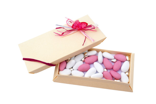 盒子的糖衣，孤立在白色的背景。图片下载