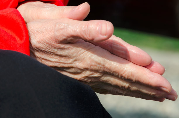 老女人的手图片下载