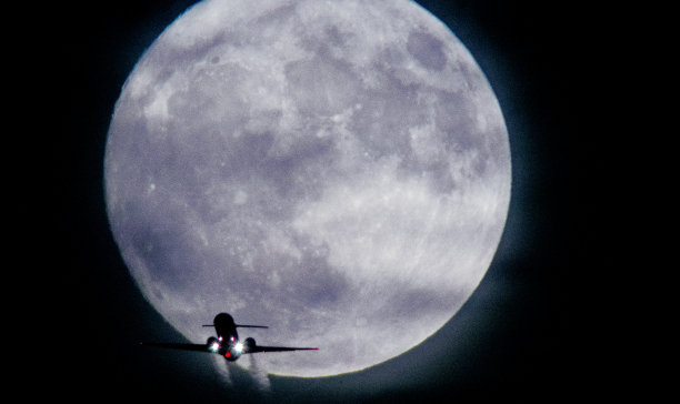 晚上和喷气图片下载