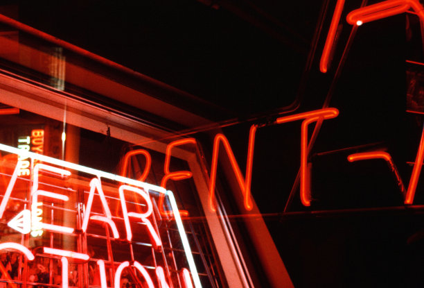 多次曝光红色霓虹灯图片下载