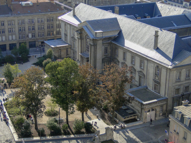 兰斯法院后面图片下载