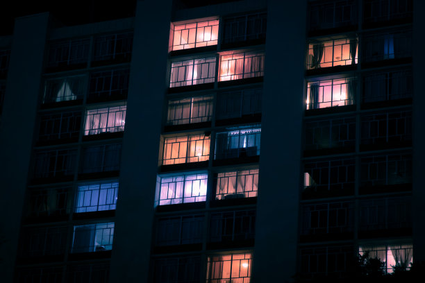 夜晚的彩虹窗图片下载