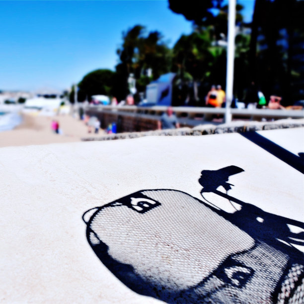 自行车在法国戛纳海滨，带有过滤效果图片下载