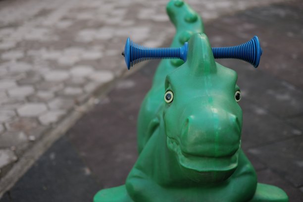 公园里的恐龙图片下载