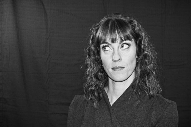 年轻女人的肖像图片下载