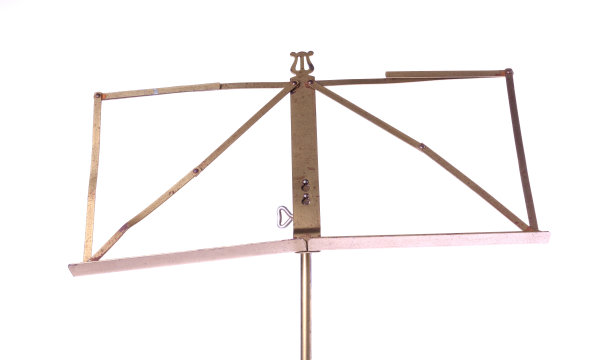 非常古老的铜管乐谱架图片下载