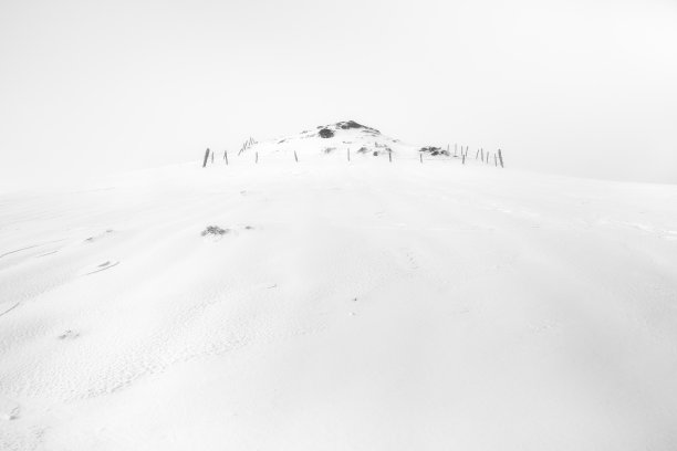 白色的山图片下载