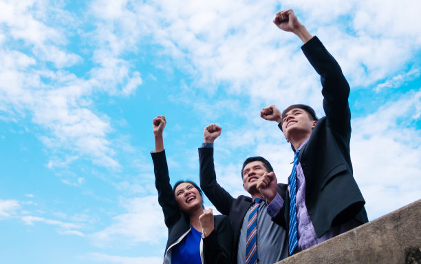 商业团队一起庆祝成功快乐的情感，优秀的团队合作项目或创业理念图片下载