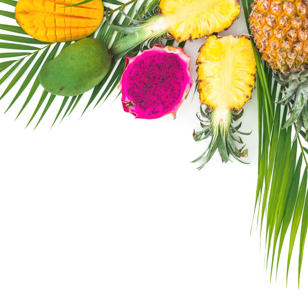菠萝和火龙果的果块组成在白色的背景上。平躺，俯视图。图片下载