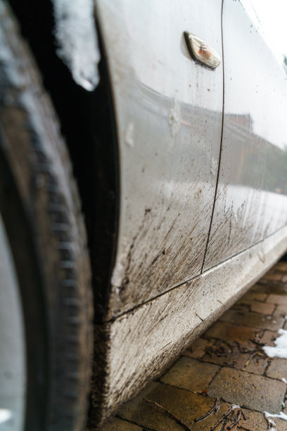 冬天下雪的车辆图片下载