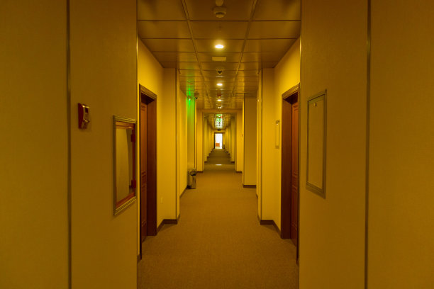 空荡荡的走廊图片下载