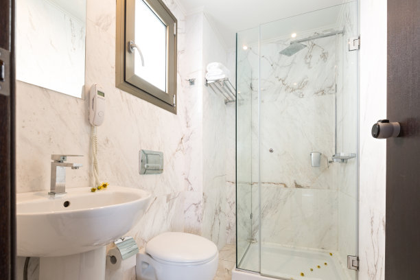 酒店浴室的内部图片下载