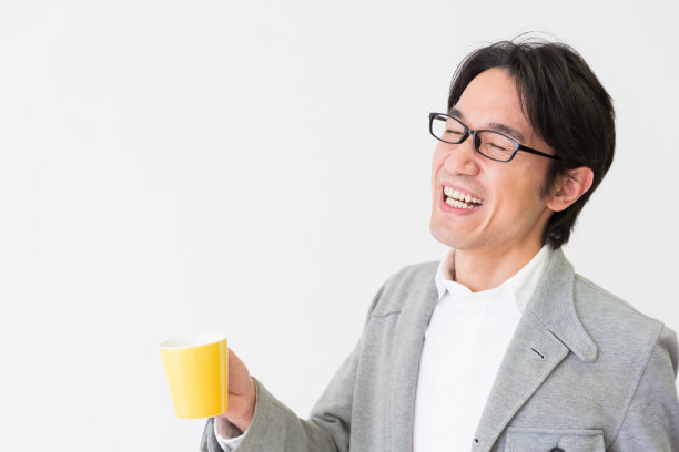 亚洲中年男子图片下载