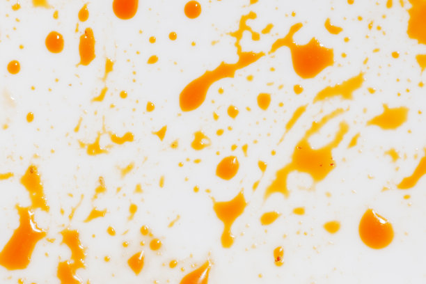 油腻的水滴在砧板上图片下载