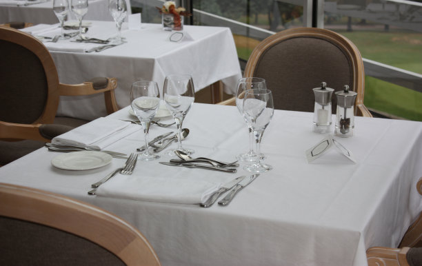 两个人的桌子图片下载