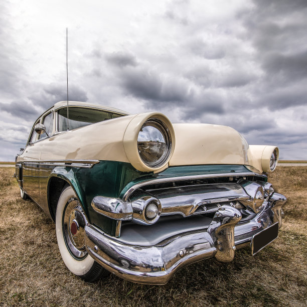 一辆美国肌肉车的侧视图。图片下载