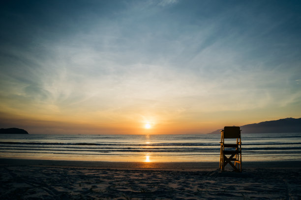 沙滩上的日出图片下载