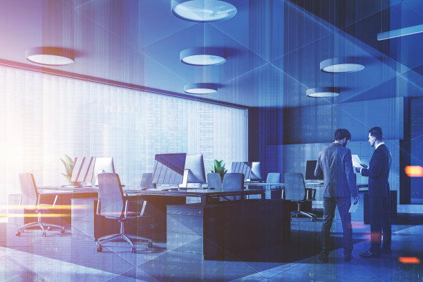 阁楼灰色的办公室角落，伙计们图片下载