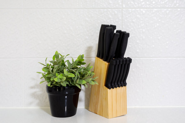 刀块和薄荷植物-厨房细节-家居装饰图片下载