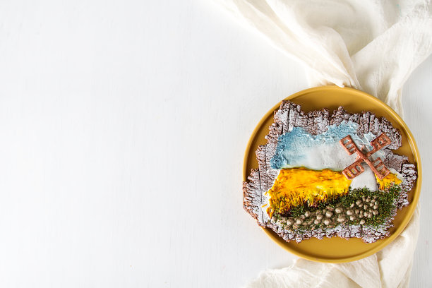 秋天的姜饼，黄叶。白色背景。图片下载