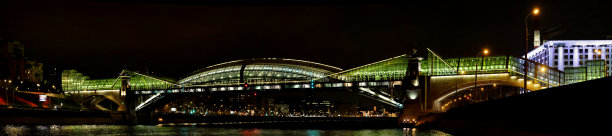 傍晚的人行天桥全景图图片下载