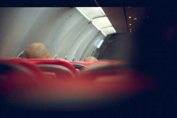 载有乘客的飞机内饰图片下载