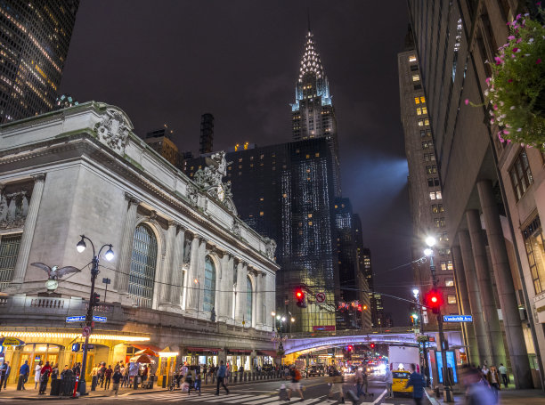纽约曼哈顿的中央车站外，繁忙的街道上。图片下载